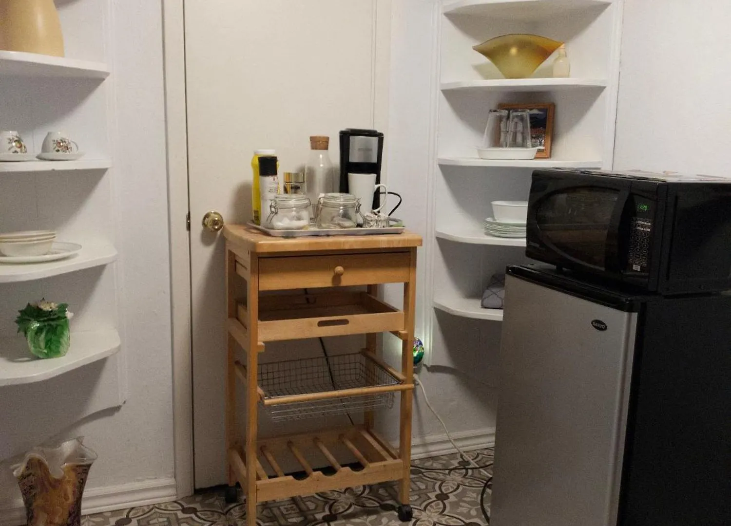 Charming Bloor West Retreat Apartment Toronto